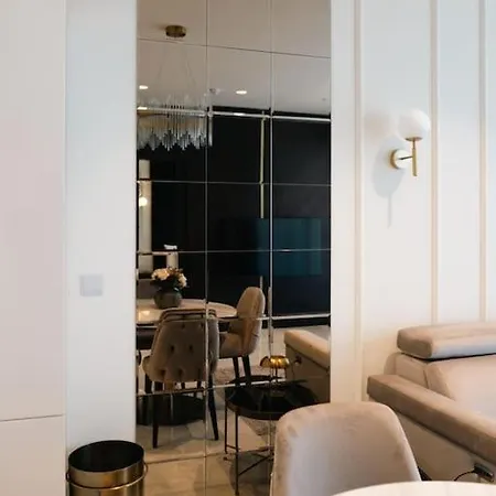 Superlative Skyline Apartment, Mercury Tower Appartamento