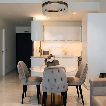 Superlative Skyline Apartment, Mercury Tower Appartamento San Giuliano