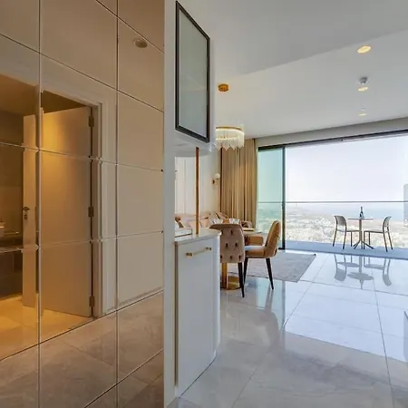 Superlative Skyline Apartment, Mercury Tower Appartamento *