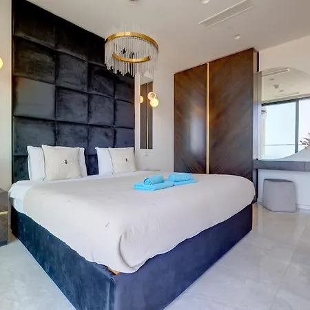 Superlative Skyline Apartment, Mercury Tower Appartamento San Giuliano