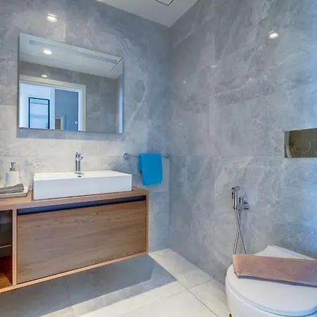 Superlative Skyline Apartment, Mercury Tower *