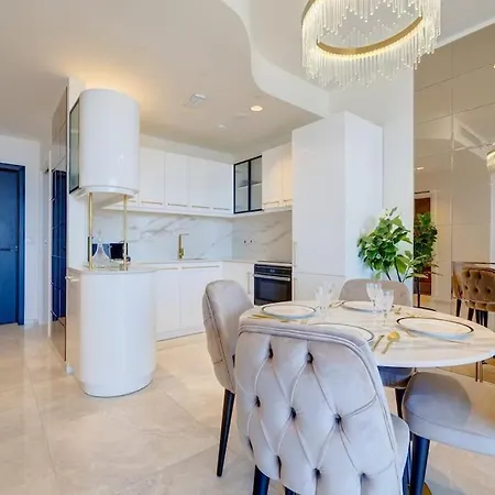 Superlative Skyline Apartment, Mercury Tower