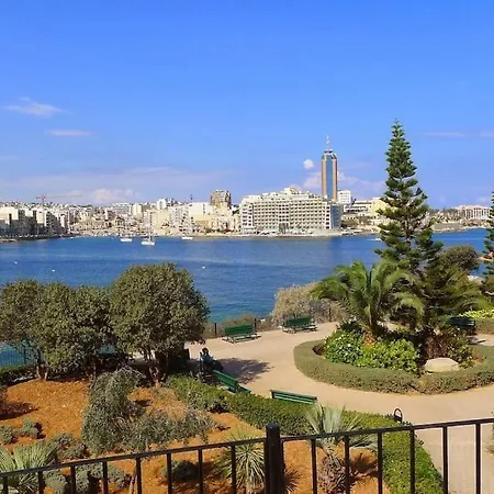 Superlative Skyline Apartment, Mercury Tower Appartamento San Giuliano