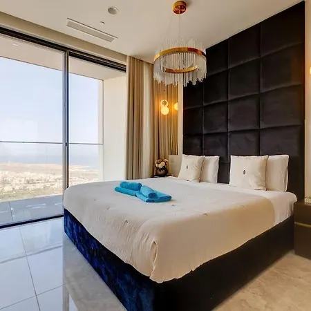 Superlative Skyline Apartment, Mercury Tower *
