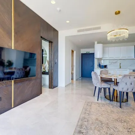 Superlative Skyline Apartment, Mercury Tower Apartment Saint Julian's